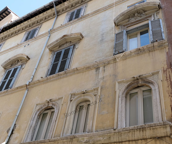 finestre di casa maderno a via dei banchi nuovi