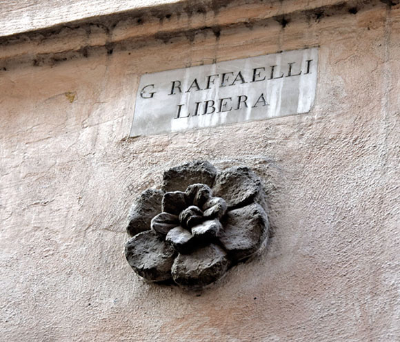 emblema tebaldeschi a via dei cappellari
