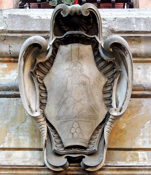 stemma del monte di pietà su palazzo salimei