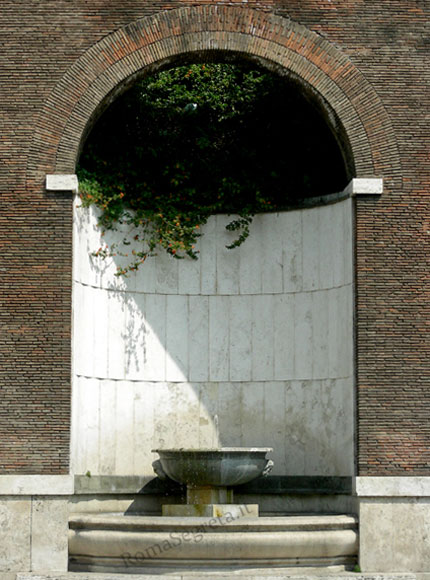 fontana a via dei fori imperiali