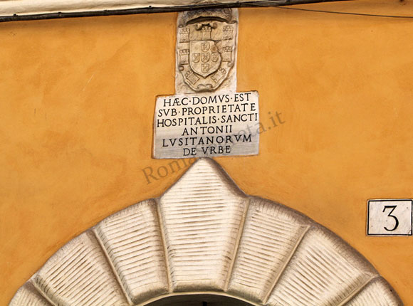 lapide a via dei serpenti