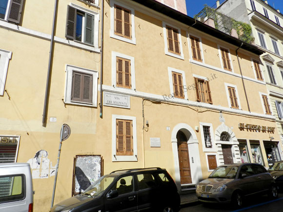 palazzina su via dei serpenti