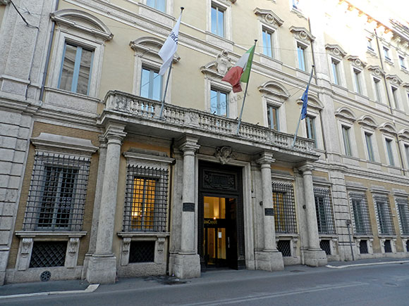 palazzo de carolis a via del corso