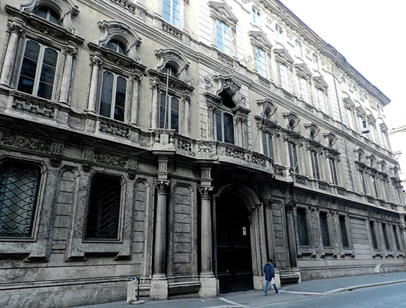 palazzo doria pamphilj a via del corso