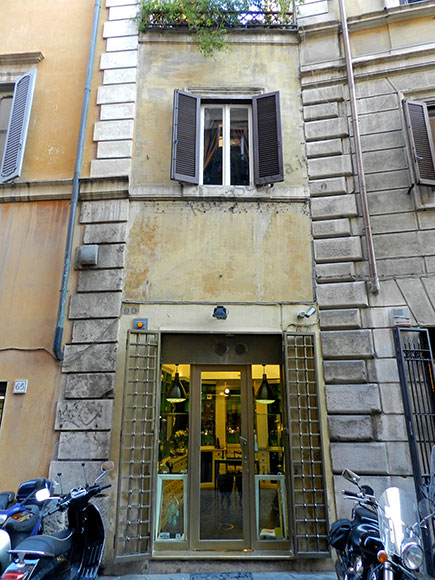 casa piccola a via del governo vecchio