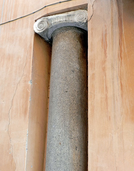 colonna a via del governo vecchio