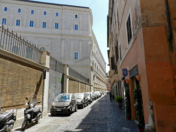 Vedi su Google Maps via del pellegrino