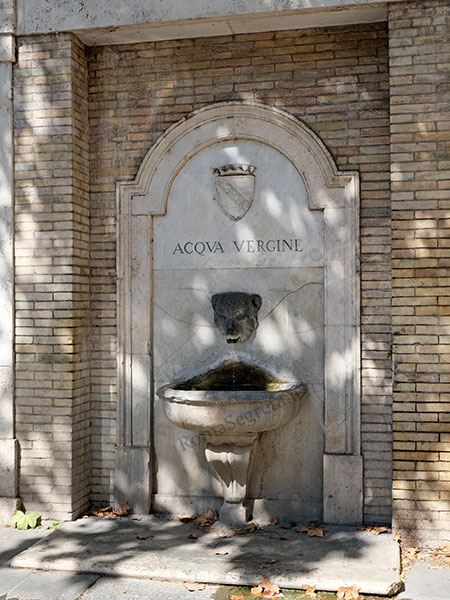 Vedi su Google Maps fontana dell'orso a via di monte brianzo