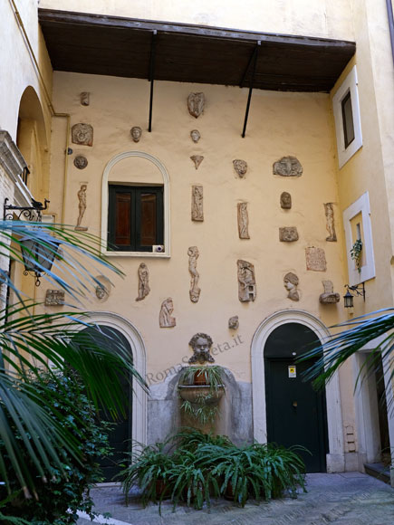 cortile di palazzo d'aste