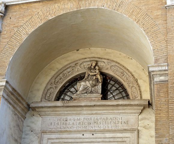 madonna con bambino sul portale di s.maria in portae paradisi