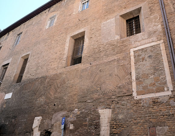 portico dell'antica s.lucia in selci