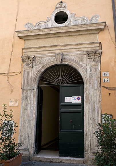portone di palazzo de cupis