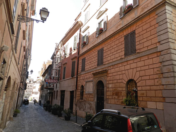 Vedi su Google Maps via di s.martino ai monti