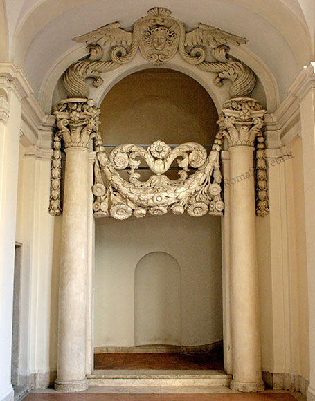 portale di accesso alla rampa dell'accademia di s.luca