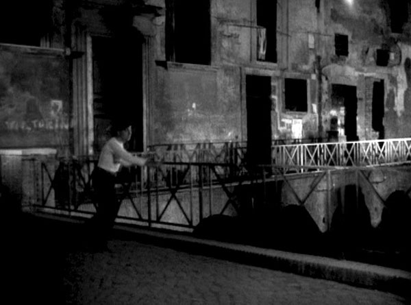 scena all'oratorio dei pescivendoli nel film un americano a roma