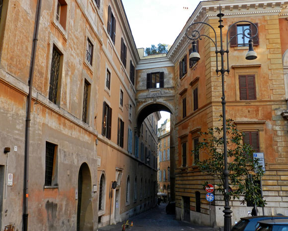 arco su via del vaccaro