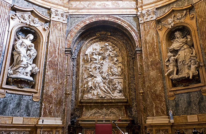 altare della cappella del monte di pietà