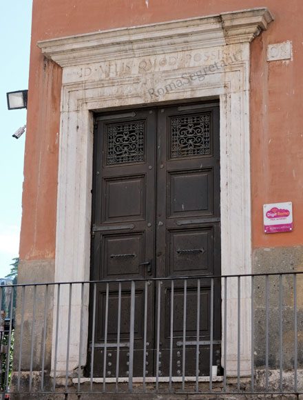 portale cinquecentesco della casina dei vallati