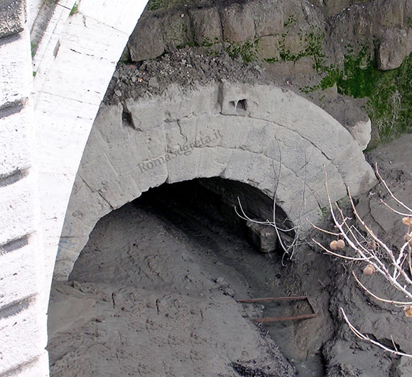 antico sbocco della cloaca maxima