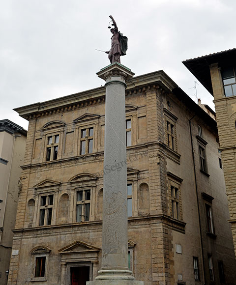 colonna delle terme di caracalla a firenze