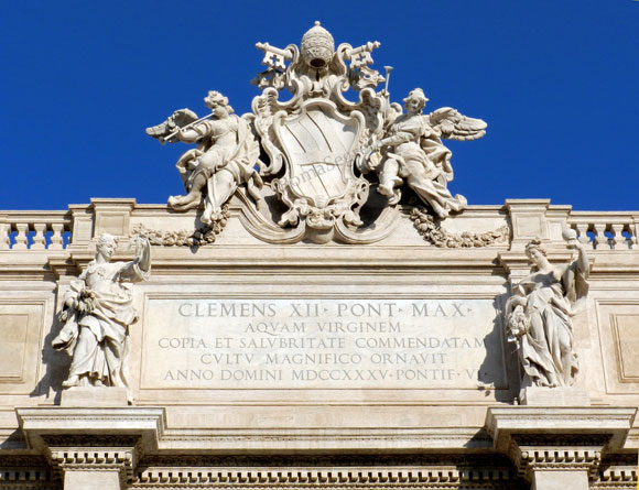 architrave della fontana di trevi
