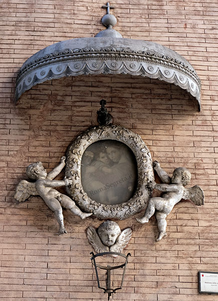 madonella a via dell'arco dei ginnasi
