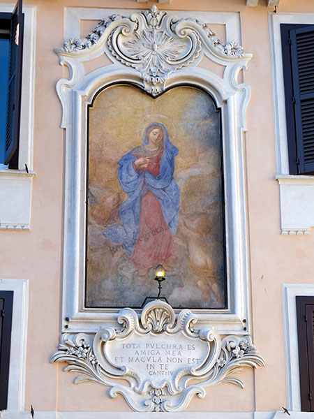 madonnella a piazza della rotonda