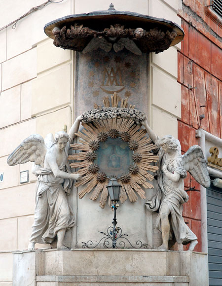 madonnella a piazza di trevi