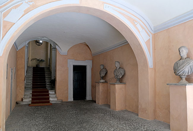 atrio di palazzo casali