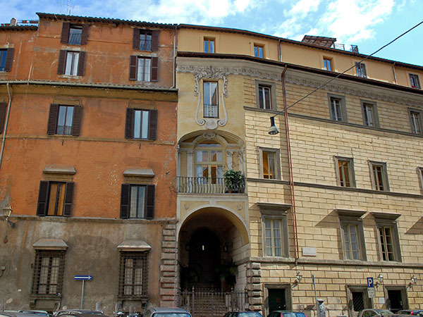 Vedi su Google Maps palazzo cenci