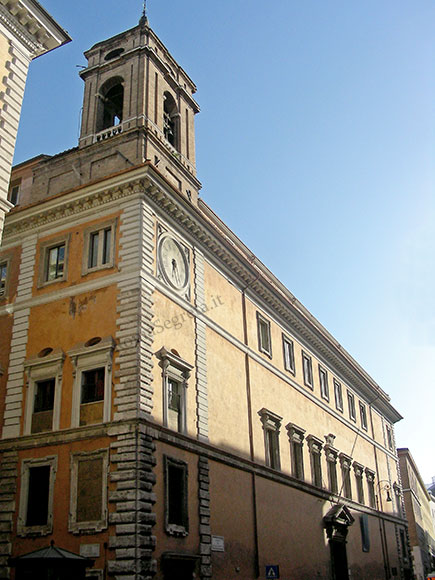 facciata di s.ivo alla sapienza su corso del rinascimento