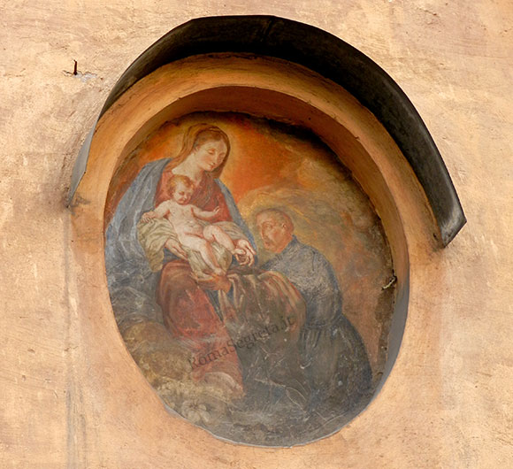 madonnela su piazza di s.andrea della valle