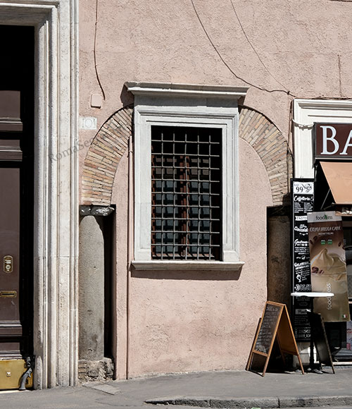 portico medioevale su corso vittorio emanuele II