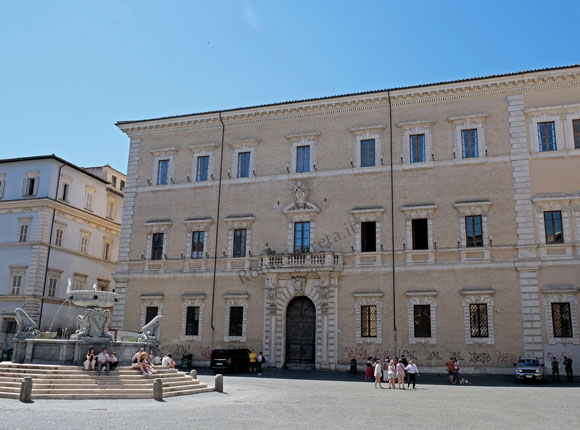 palazzo di san callisto a piazza di santa maria in trastevere