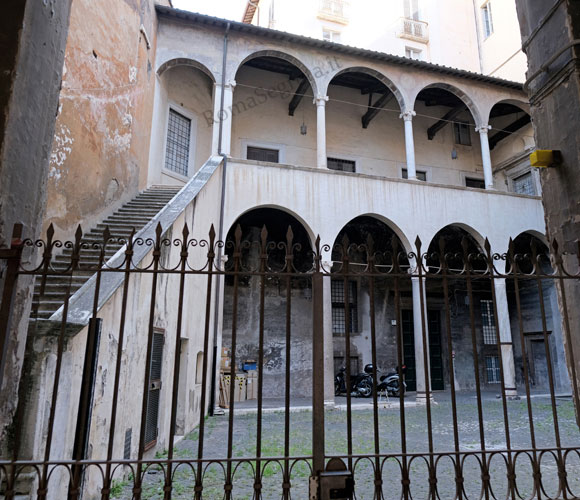 cortile del palazzo di giacomo mattei