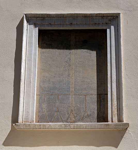 finestra murata di palazzo mattei