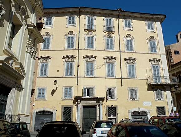 palazzo mastrozzi graziosi a piazza di s.caterina della rota