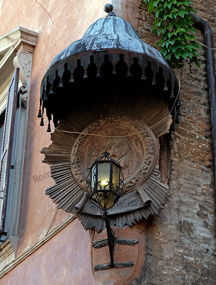 madonnella a piazza in piscinula