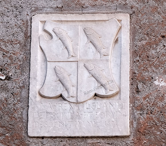 tabella su piazza in piscinula