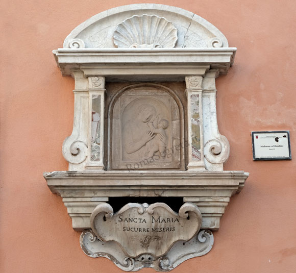 madonnella a piazza in piscinula