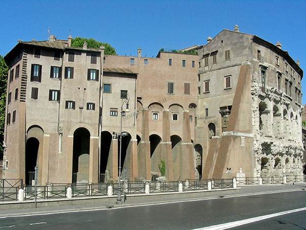 Vedi su Google Maps piazza di monte savello