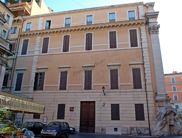 palazzo poli a piazza dei crociferi
