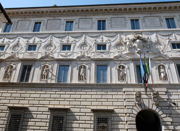 facciata di palazzo spada