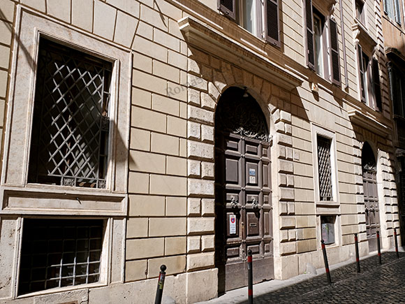 palazzo vipereschi capranica del grillo a via monterone