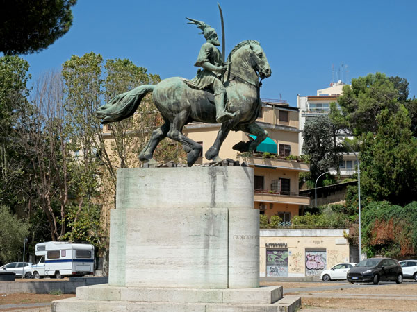 Vedi su Google Maps piazza albania