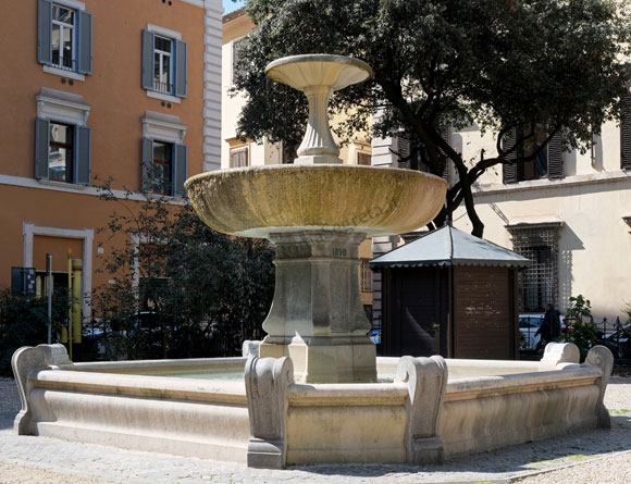 fontana a piazza cairoli