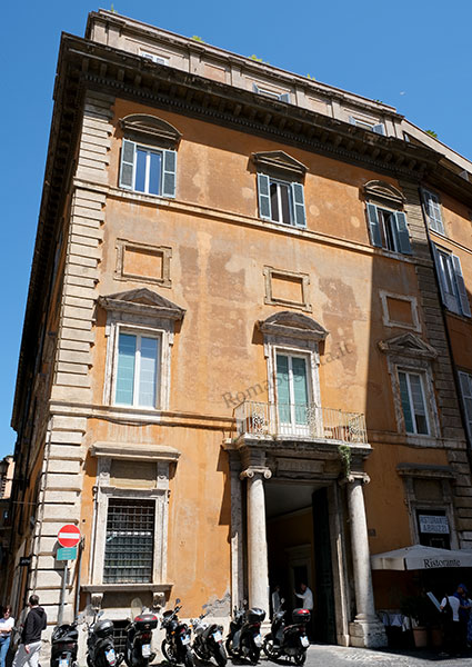 palazzo balestra a piazza dei ss.apostoli