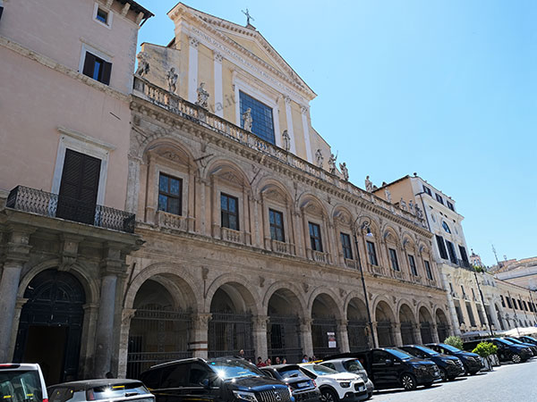 Vedi su Google Maps piazza dei ss.apostoli