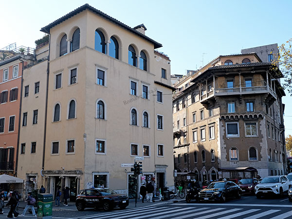Vedi su Google Maps piazza di ponte s.angelo