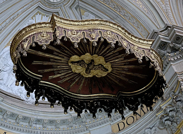 baldacchino nella chiesa di s.eustachio